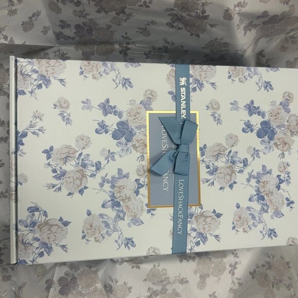 The Stanley x LoveShackFancy Quencher | 40 OZ Everblooming Rosettes - Picture 8 of 8